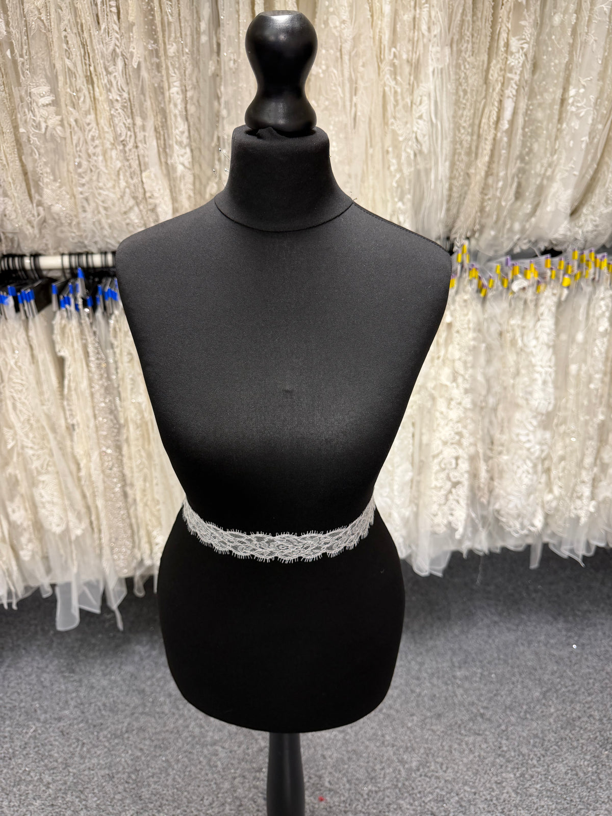Ivory Lace Edging - T474