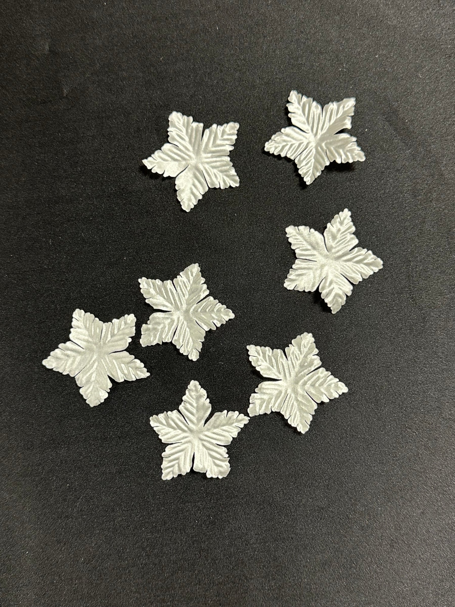 Ivory 5 Petal Flowers - MM0031 (Bag of 144)