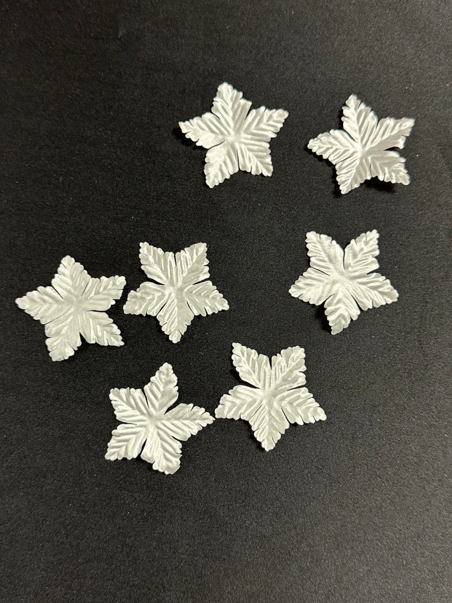Ivory 5 Petal Flowers - MM0031 (Bag of 144)