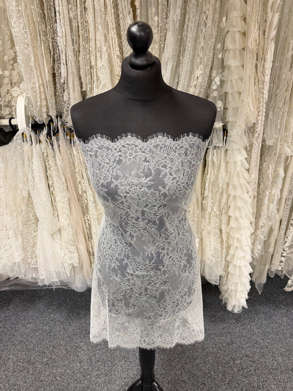 Ivory Leavers Lace - P731