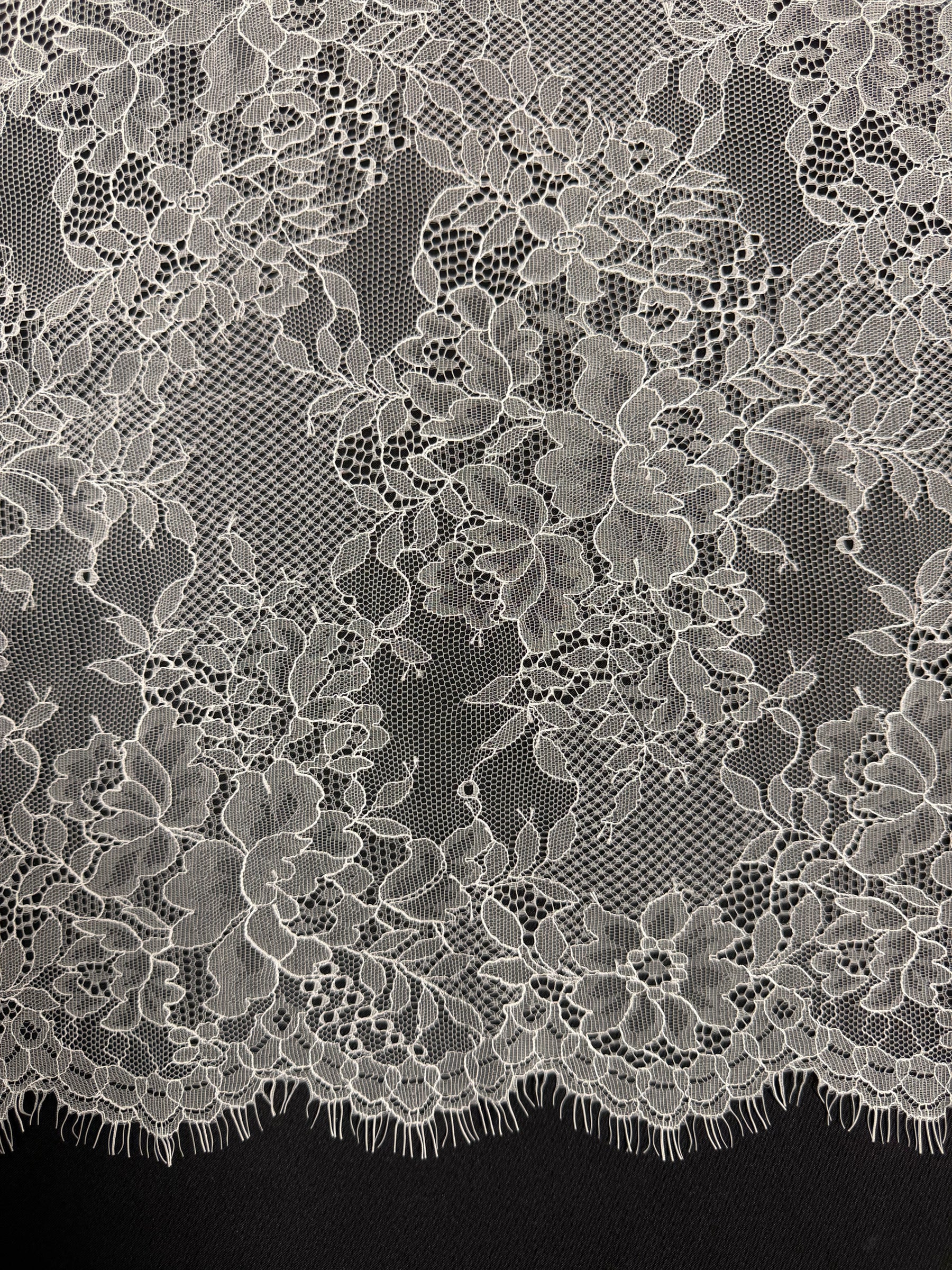 Ivory Leavers Lace - P731