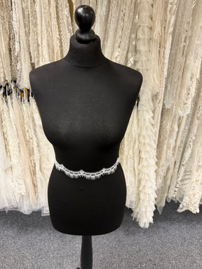 Ivory Leavers Lace Trim - X220