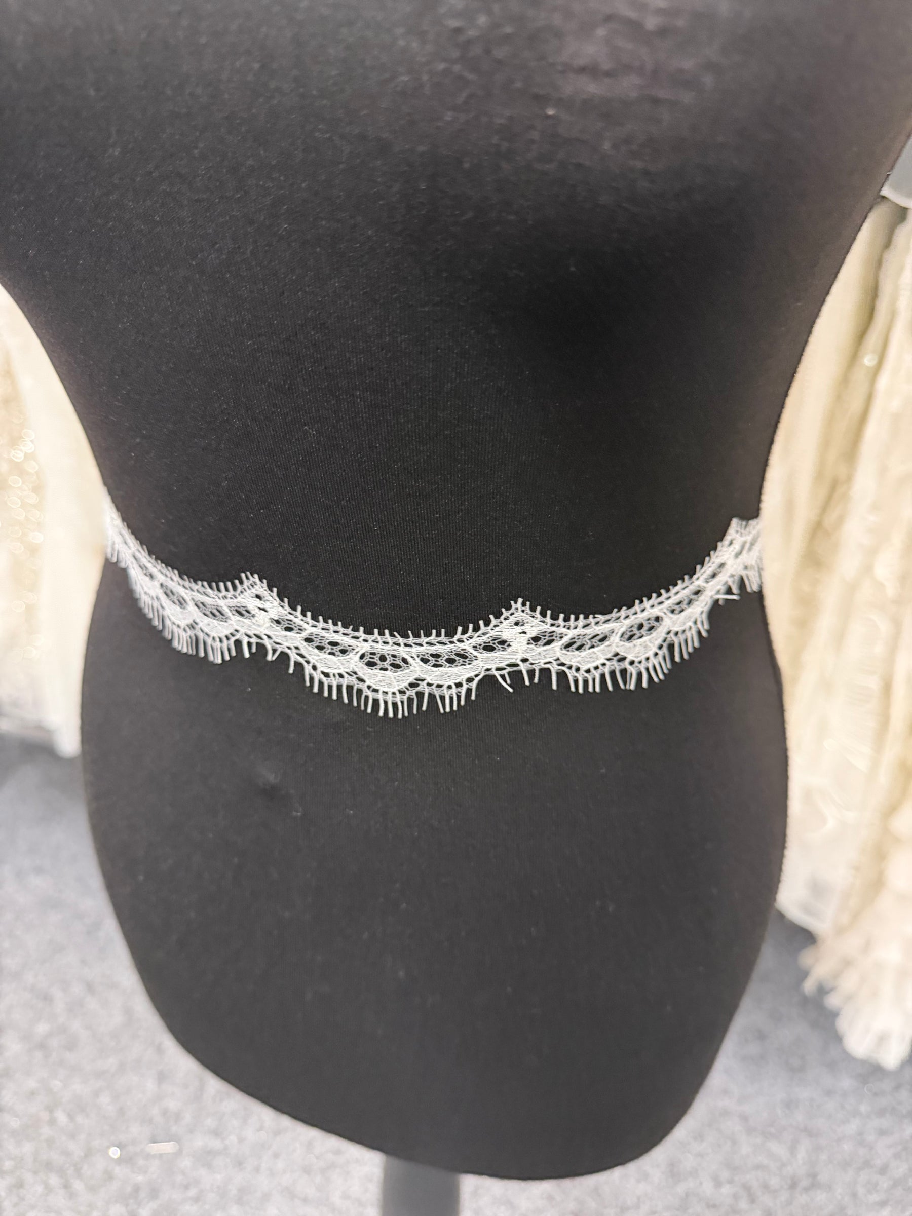 Ivory Leavers Lace Trim - X220