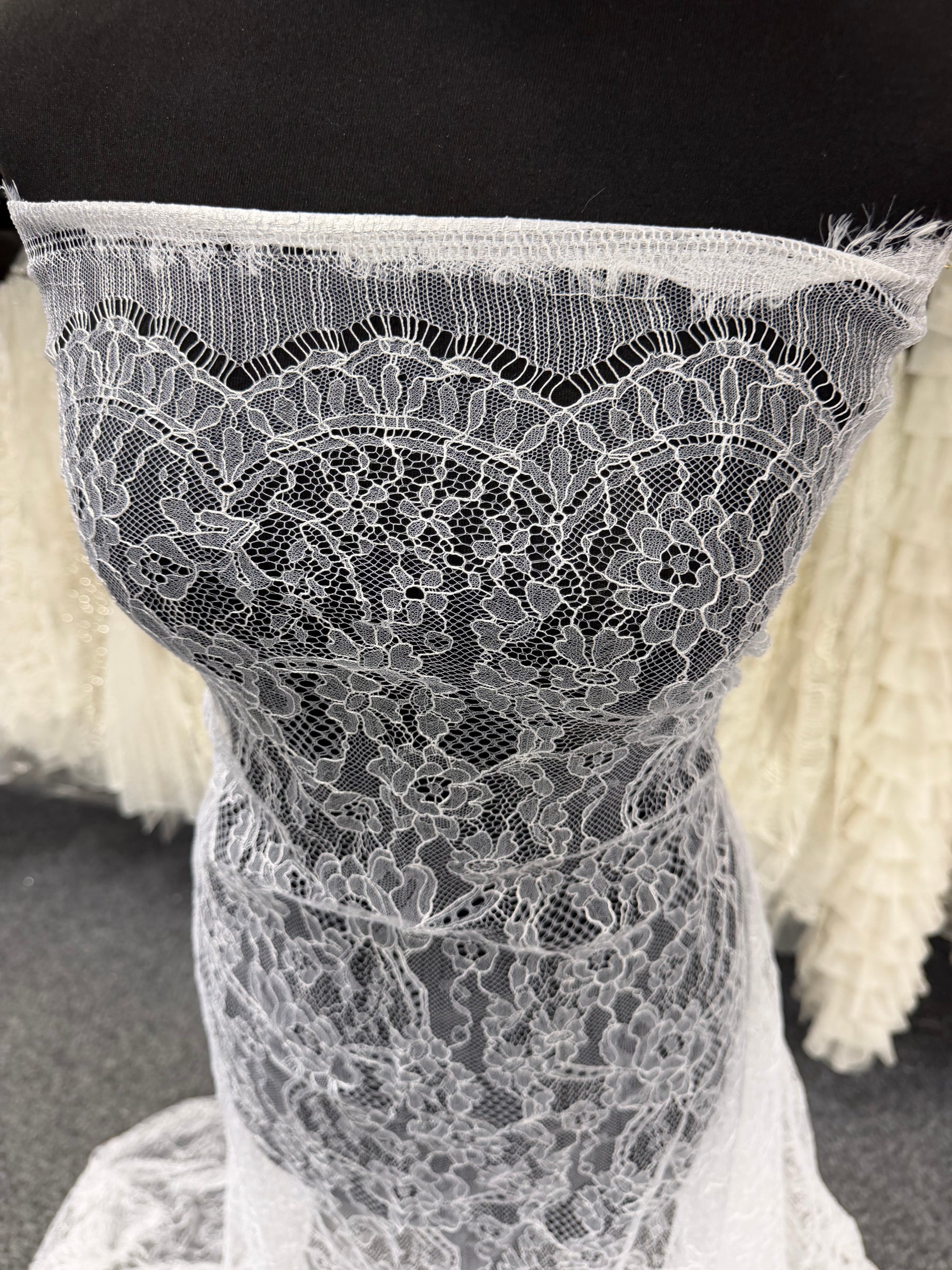White Leavers Lace - P884