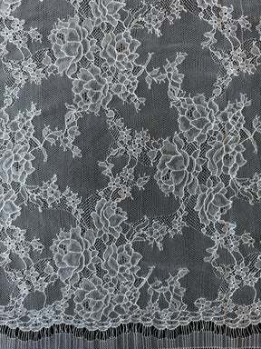Ivory Chantilly Lace - P725