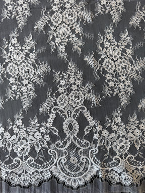 Ivory Chantilly Lace - P729