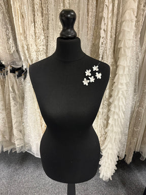 Ivory 5 Petal Flowers - MM0035 (Bag of 144)