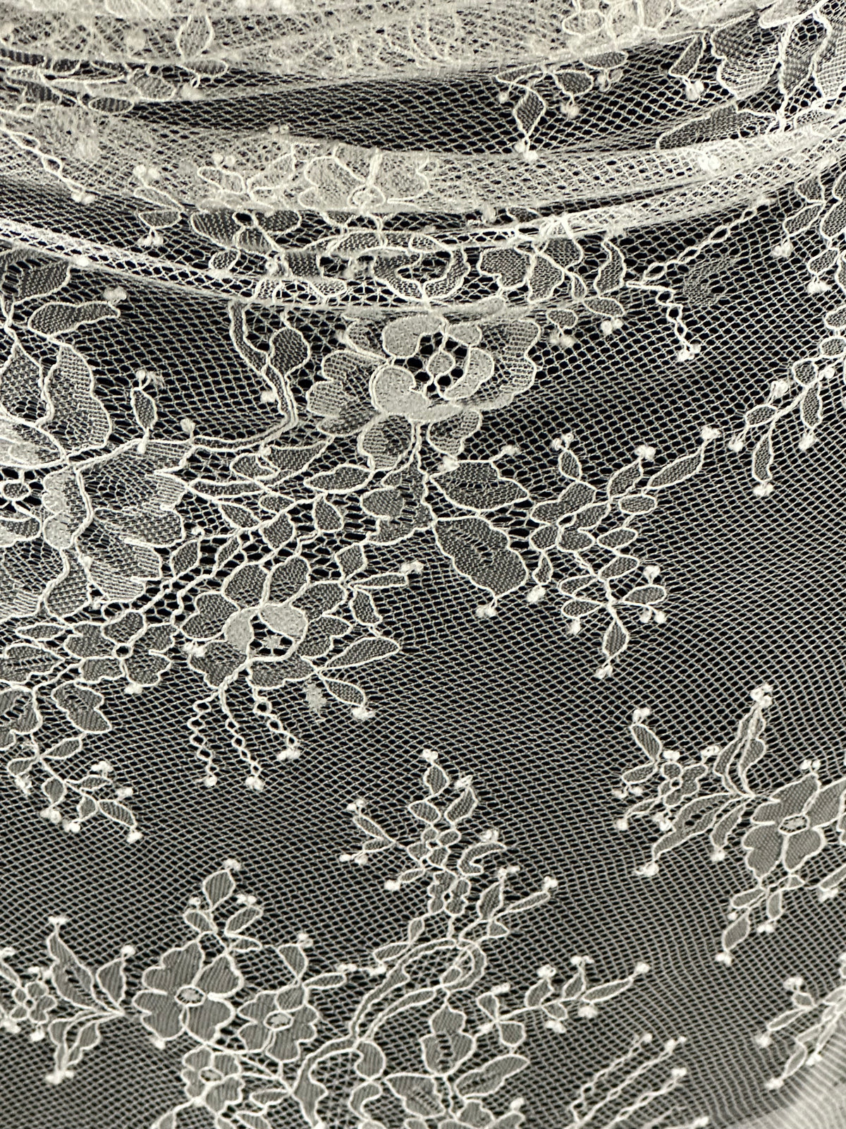 Ivory Raschel Lace - P223