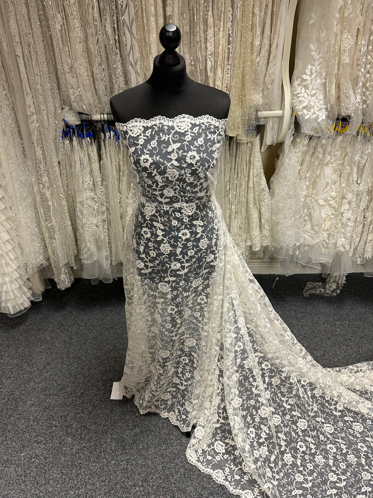 Ivory Corded Embroidery Lace - P430