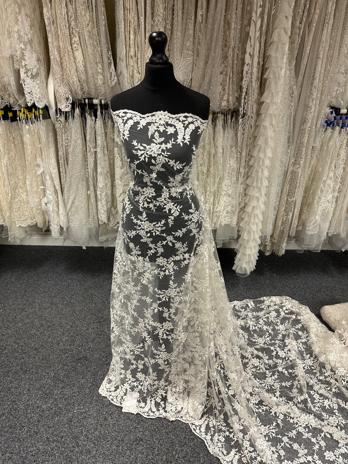 Ivory Embroidered Lace - P651