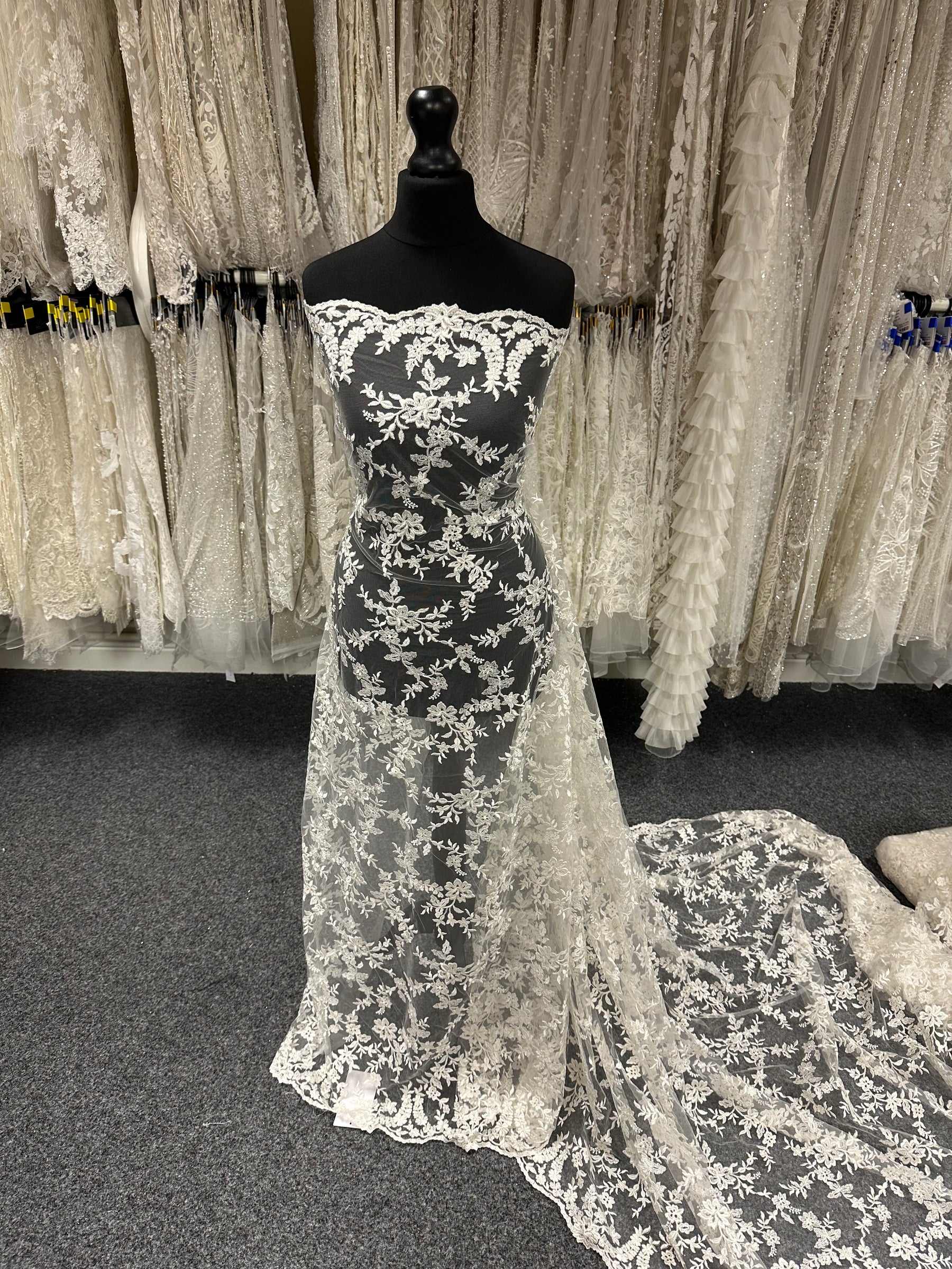 Ivory Embroidered Lace - P651