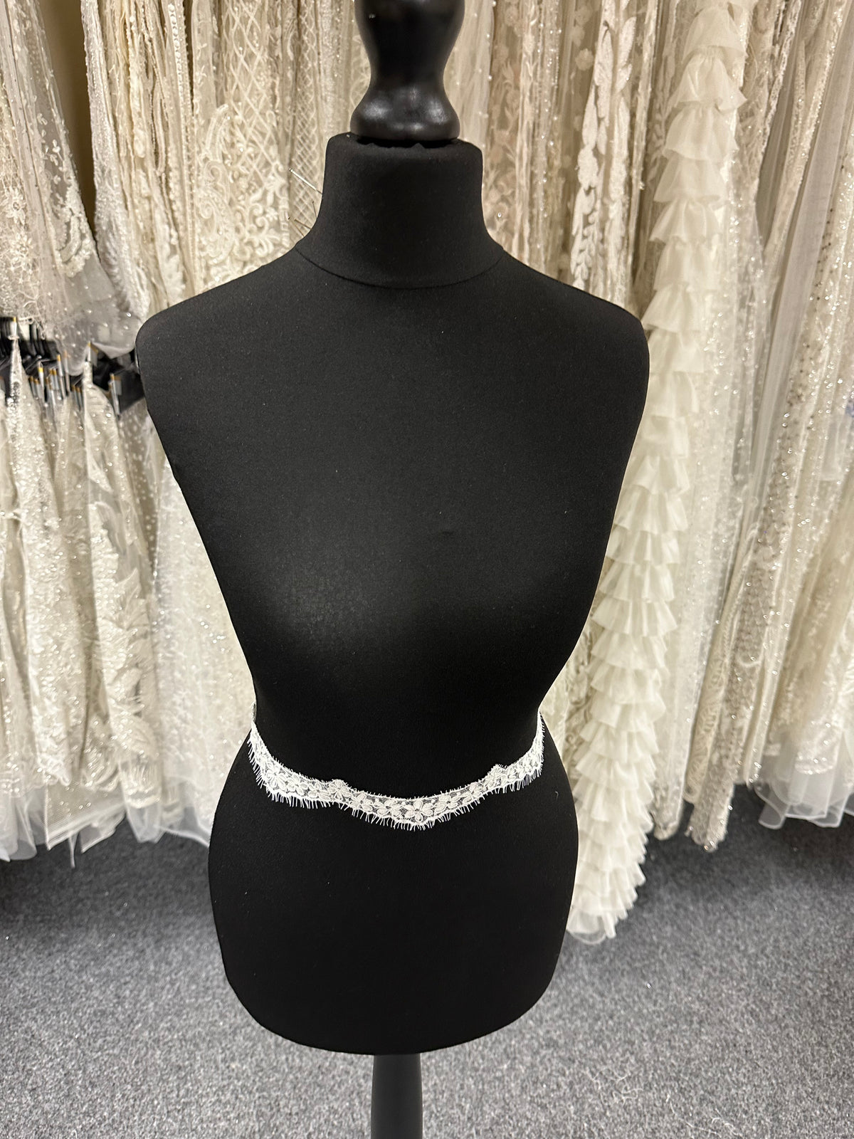 Ivory Corded Lace Trim - T683