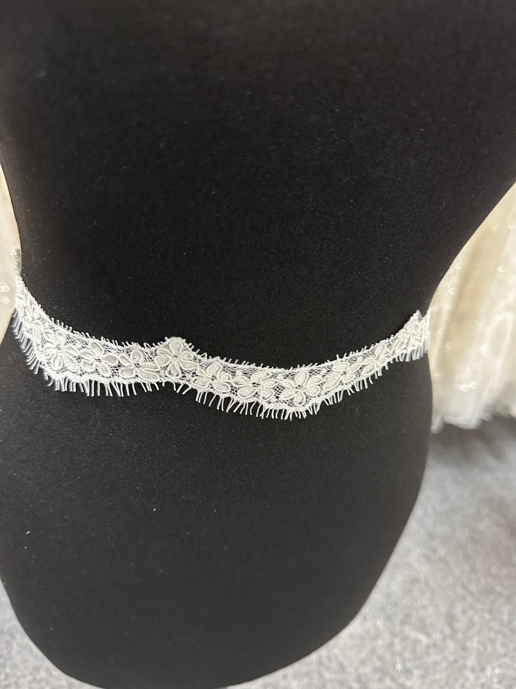 Ivory Corded Lace Trim - T683