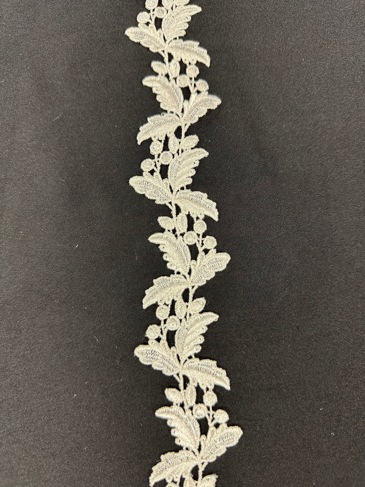 Ivory Guipure Lace Trim - T319