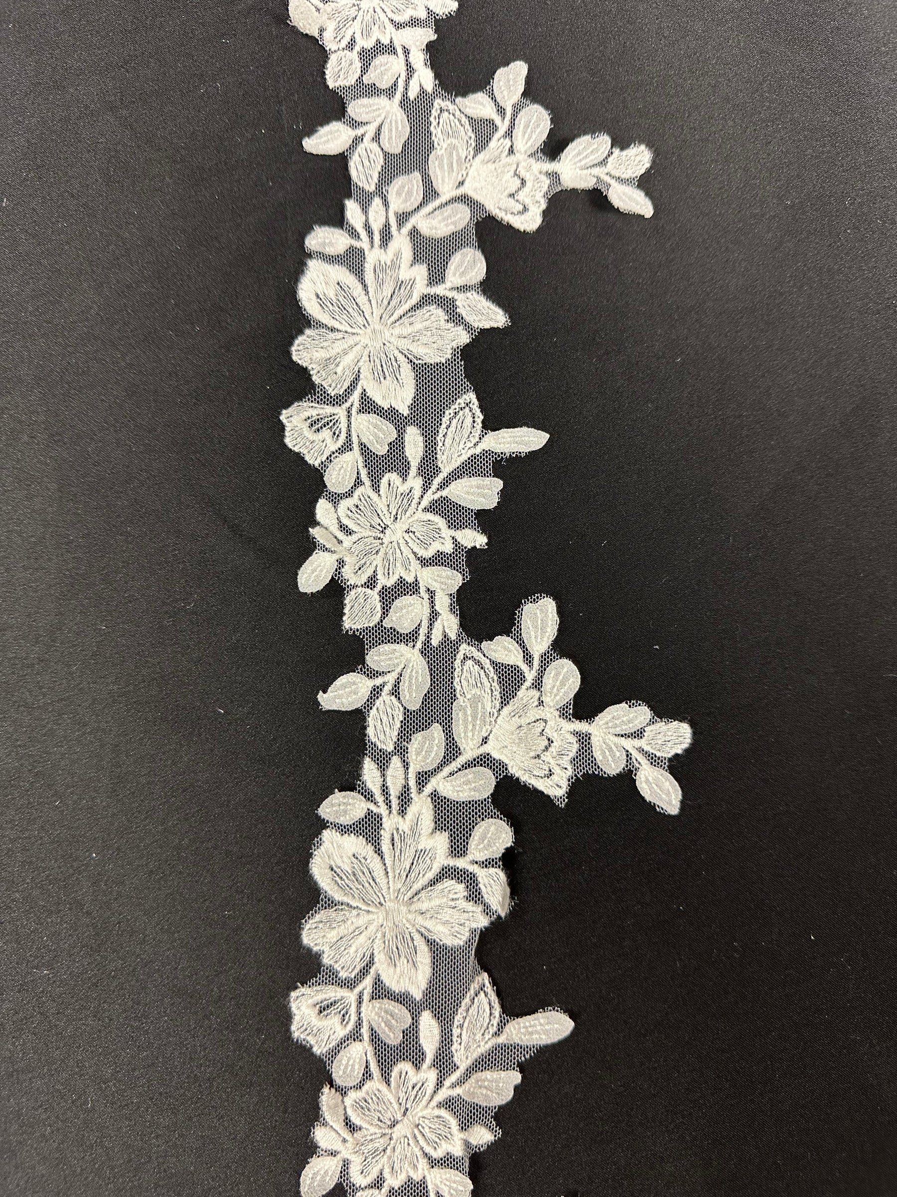 Ivory Flower Trim - EF4024