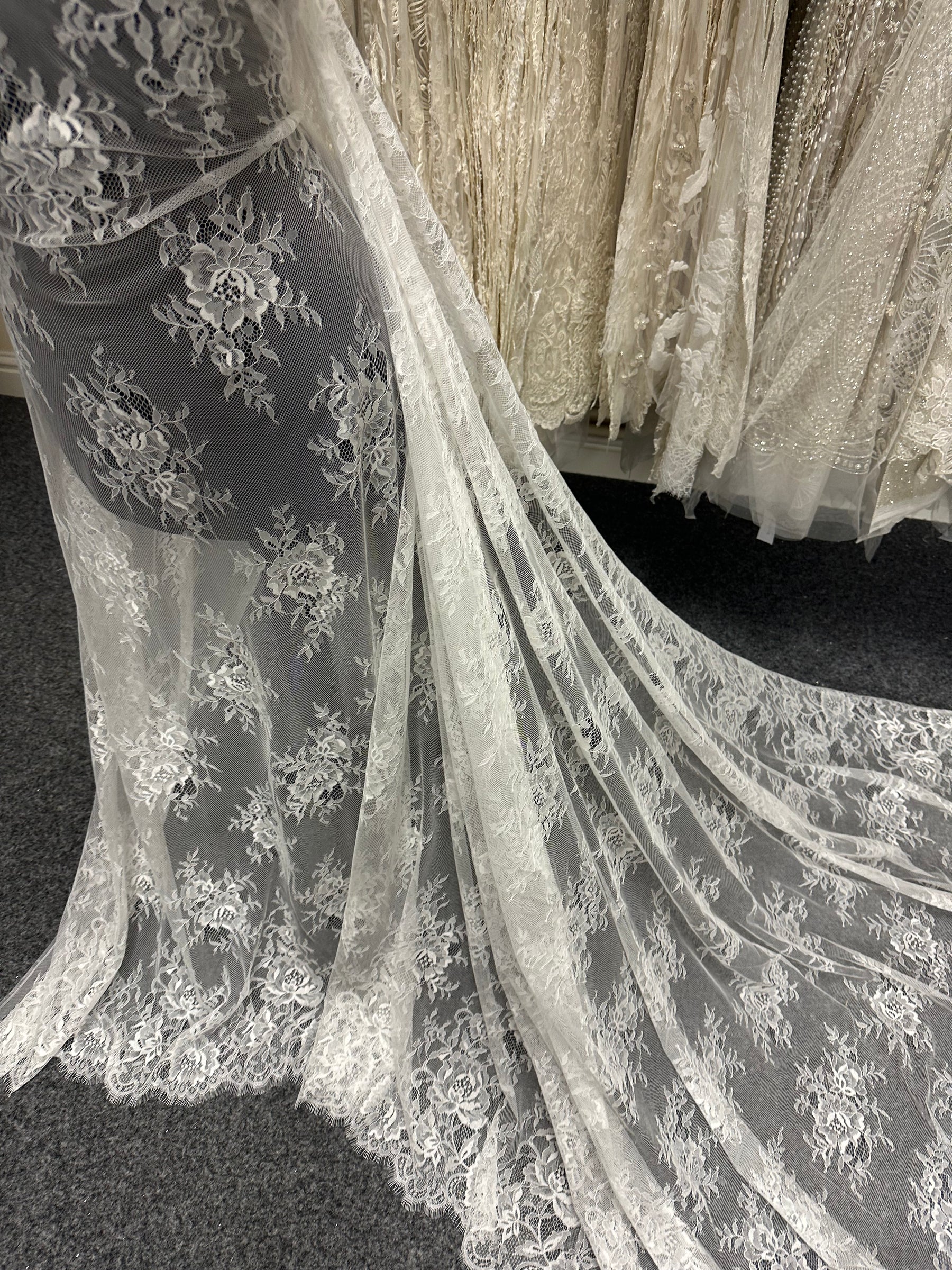 Ivory Raschel Lace - P195