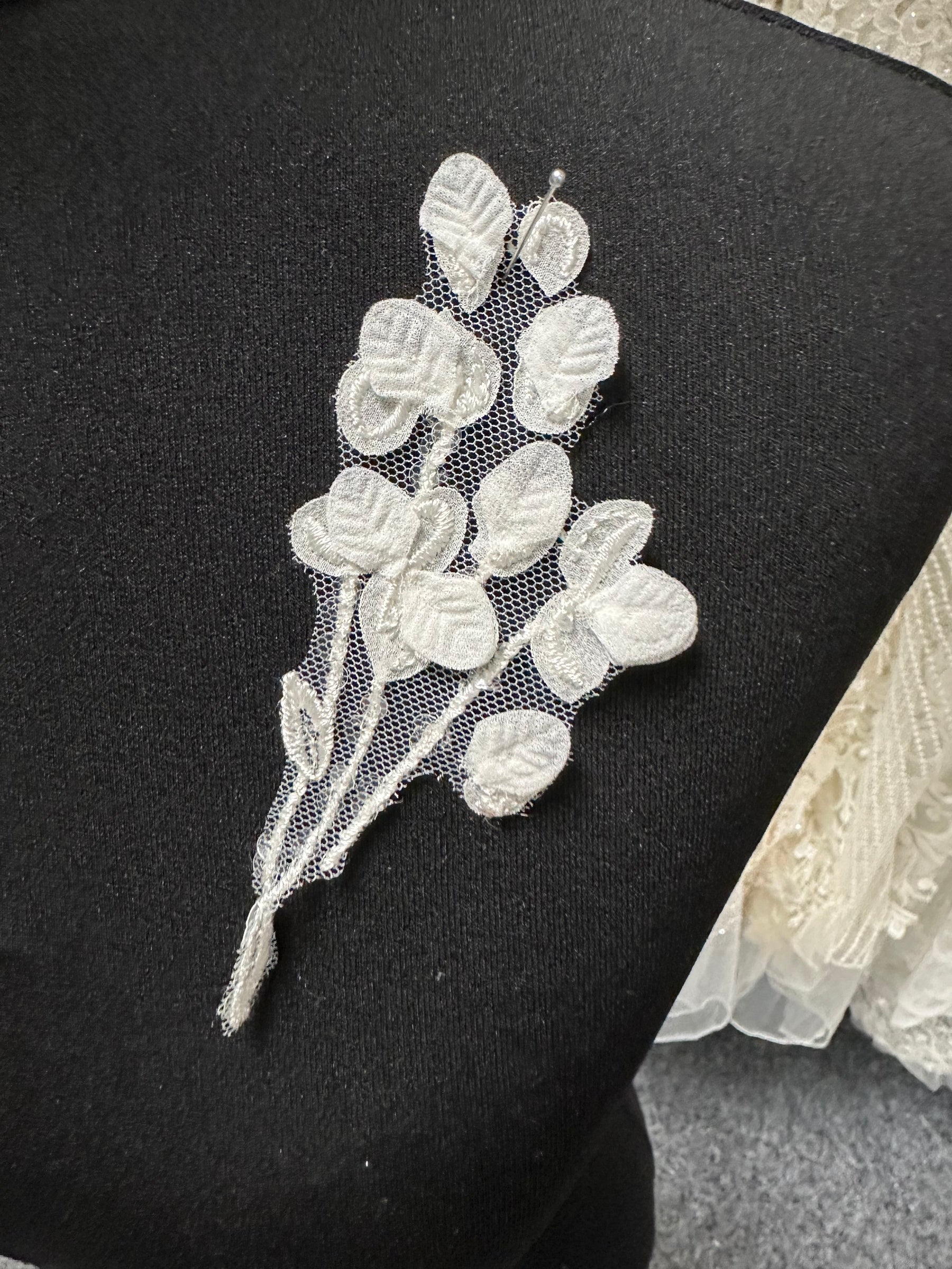 Ivory Floral Lace Appliques - MT6003