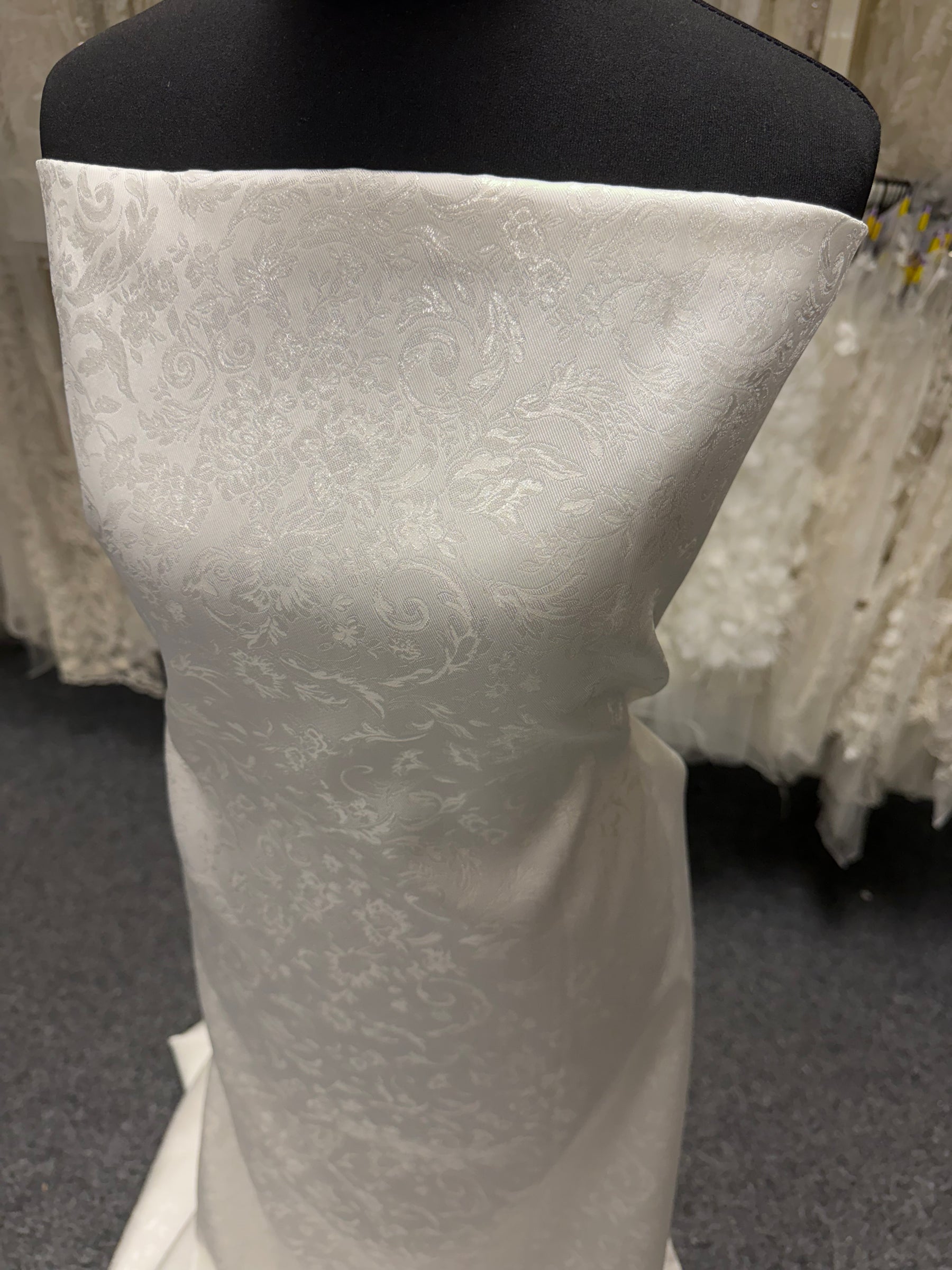 Italian Ivory Brocade - P658