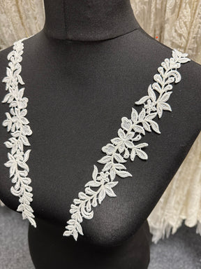 Ivory Guipure Lace Appliques - T696