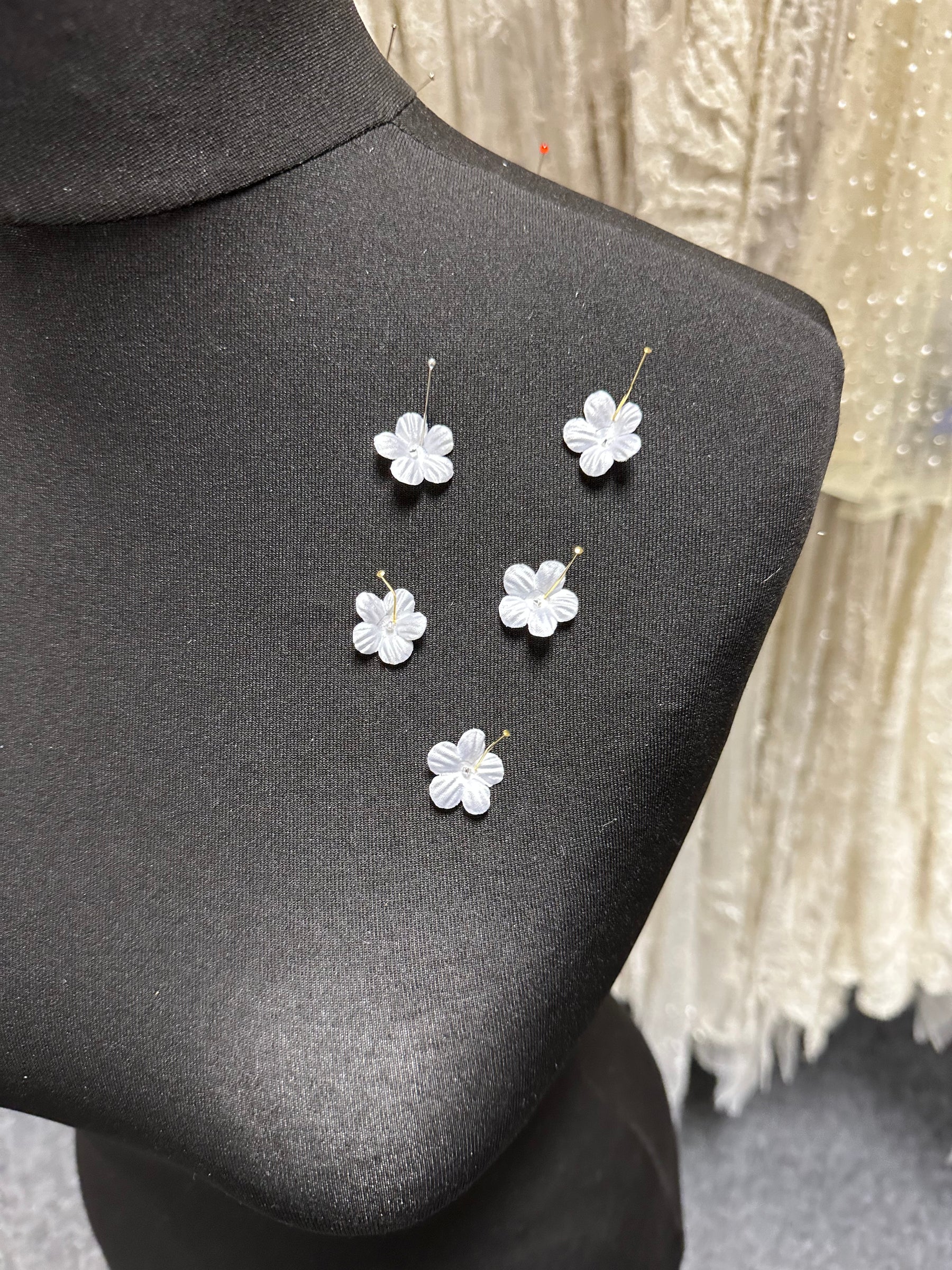 White Laser Cut Flowers - M11 (Bag of 144)