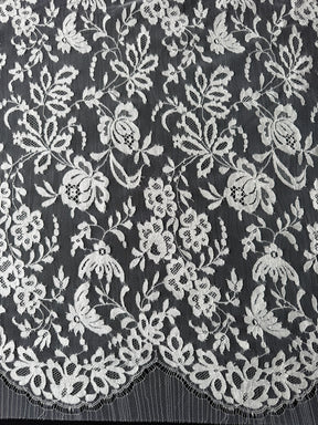 Ivory Chantilly Lace - P182