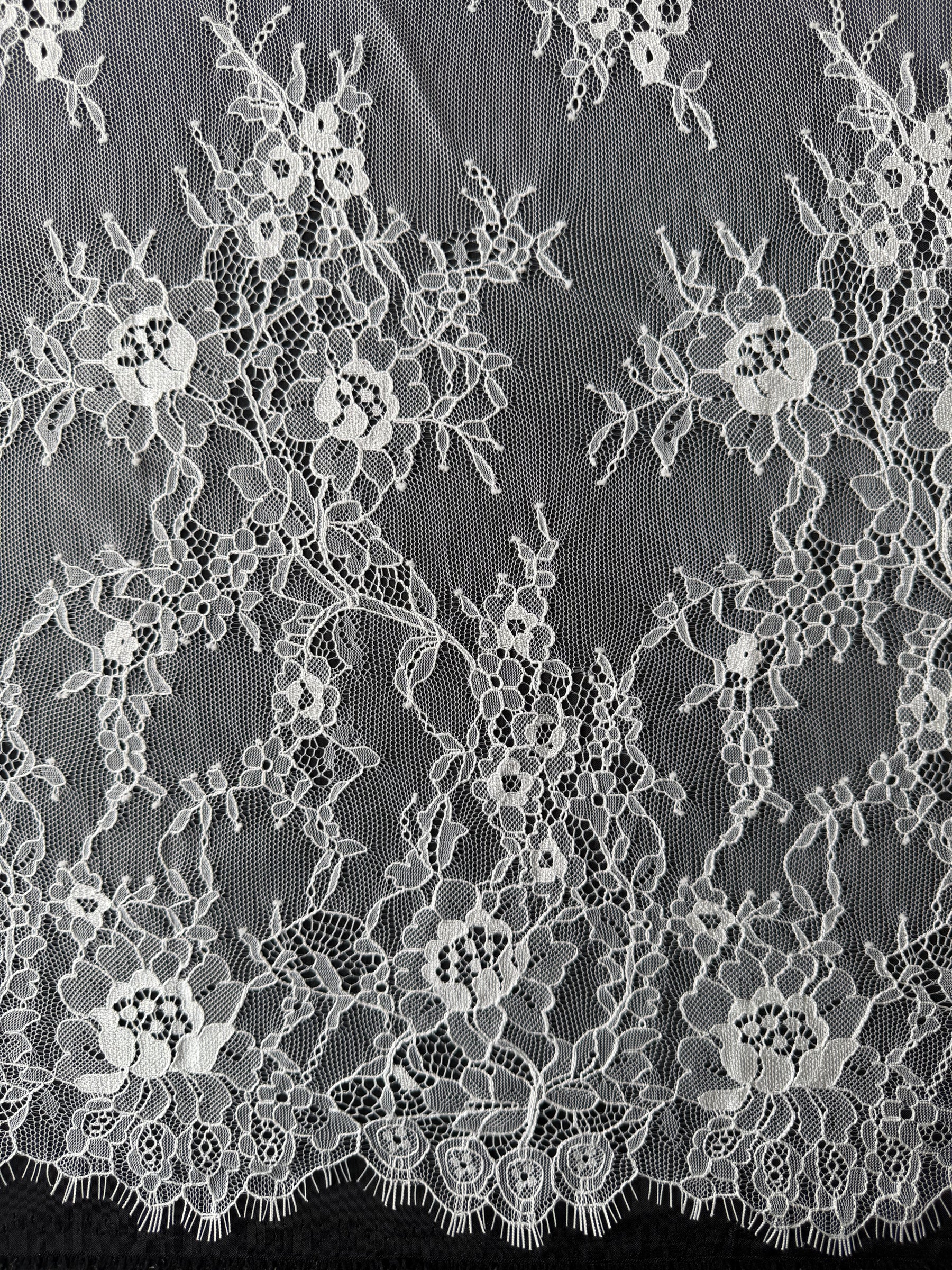 Ivory Leavers Lace - P873