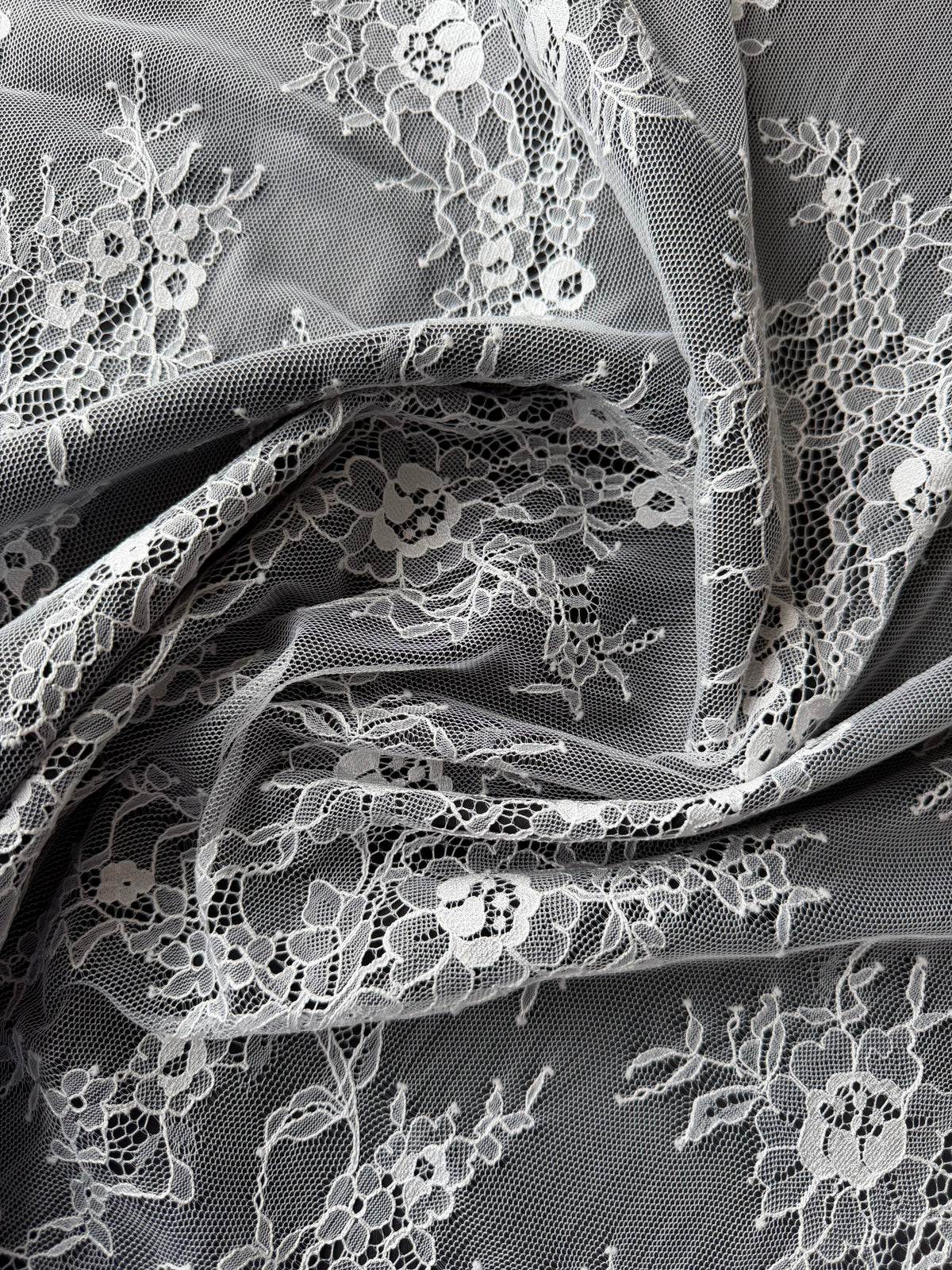 Ivory Leavers Lace - P873