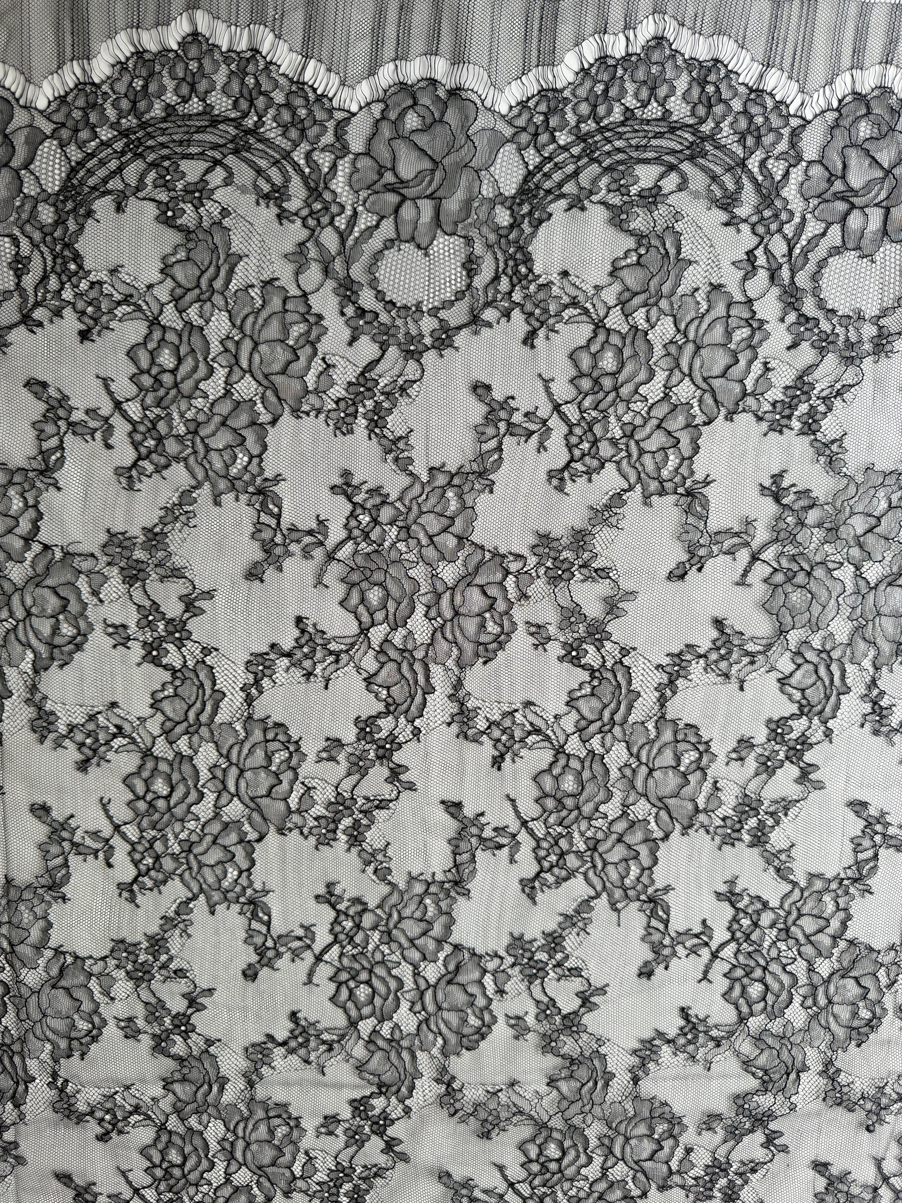 Black Chantilly Lace - P725