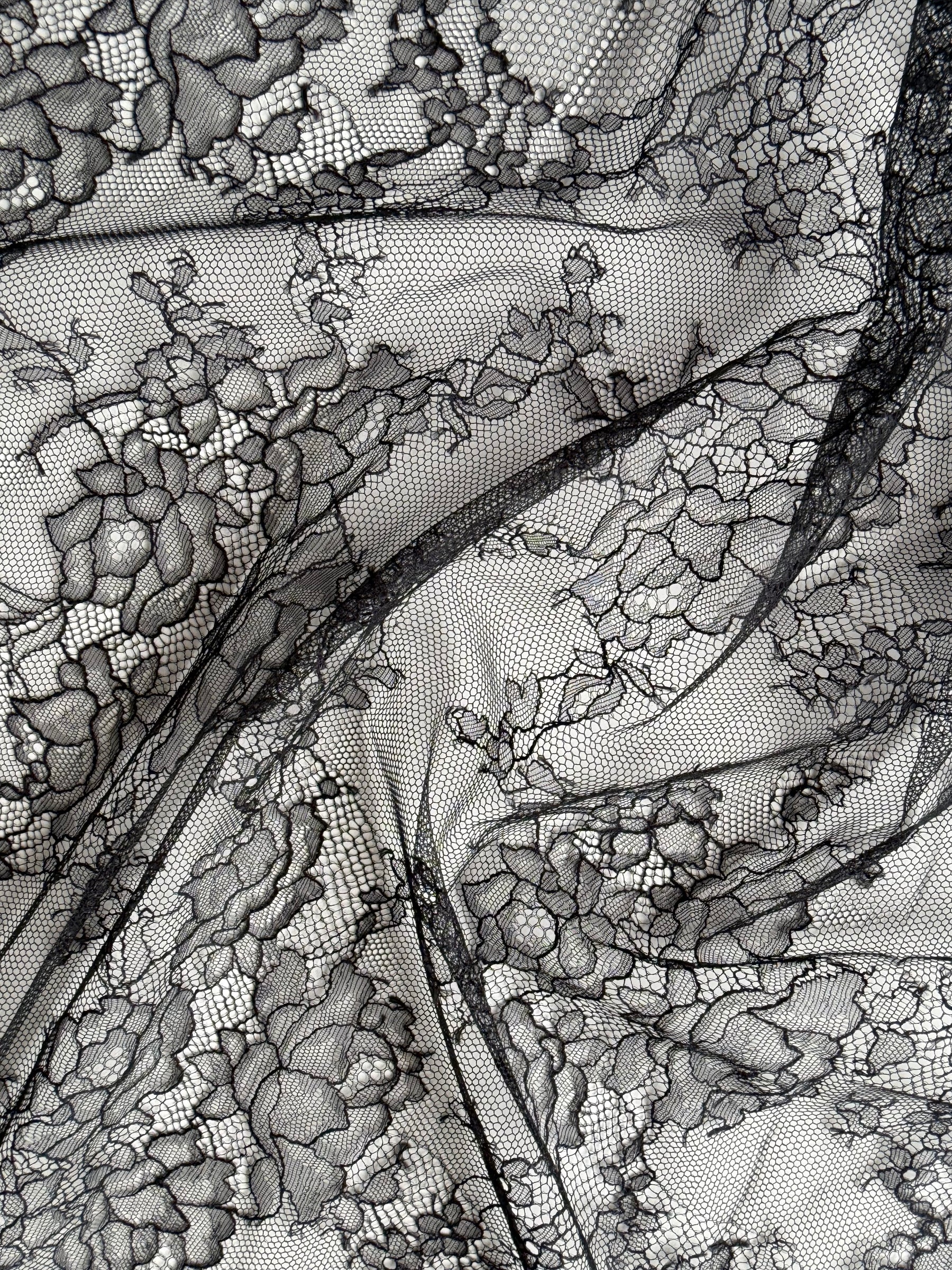 Black Chantilly Lace - P725