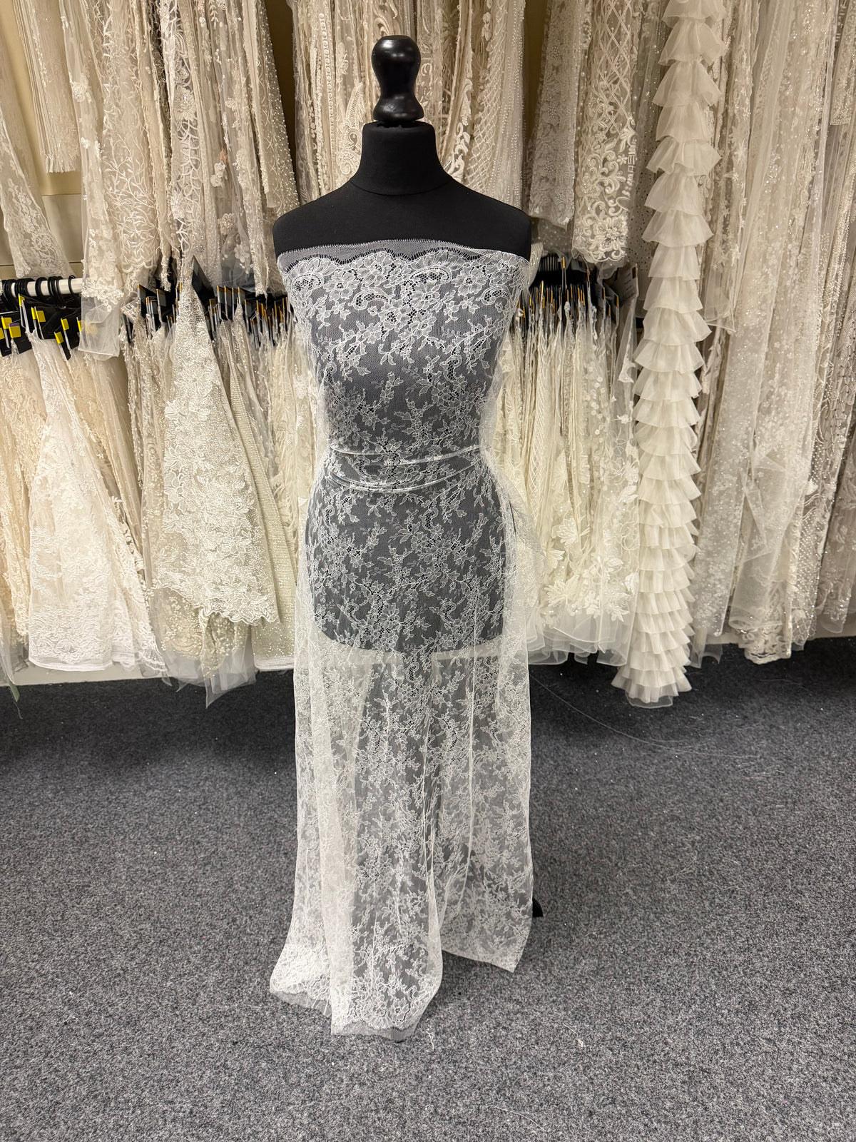 Ivory Chantilly Lace - Diallo