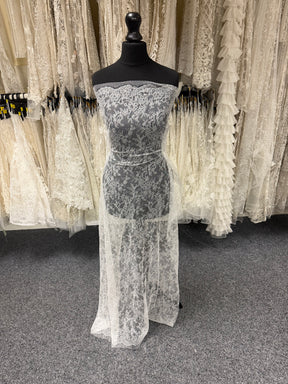 Ivory Chantilly Lace - Diallo