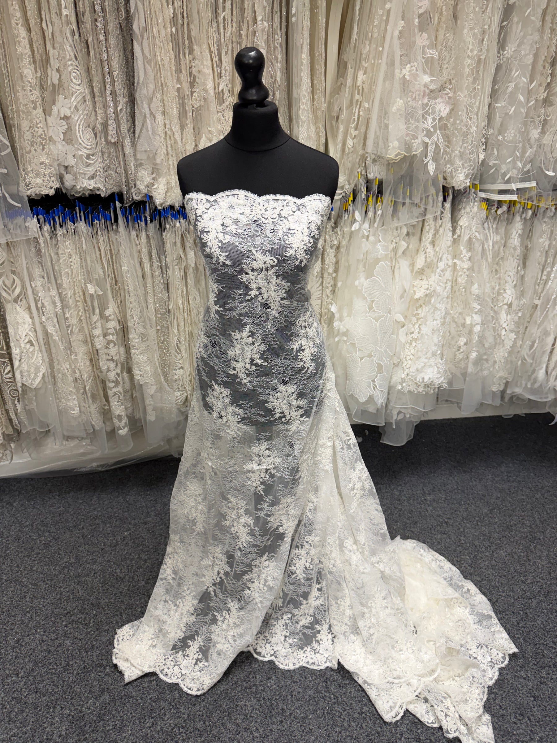 Ivory Corded Lace - P562