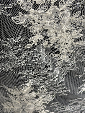 Ivory Corded Lace - P562