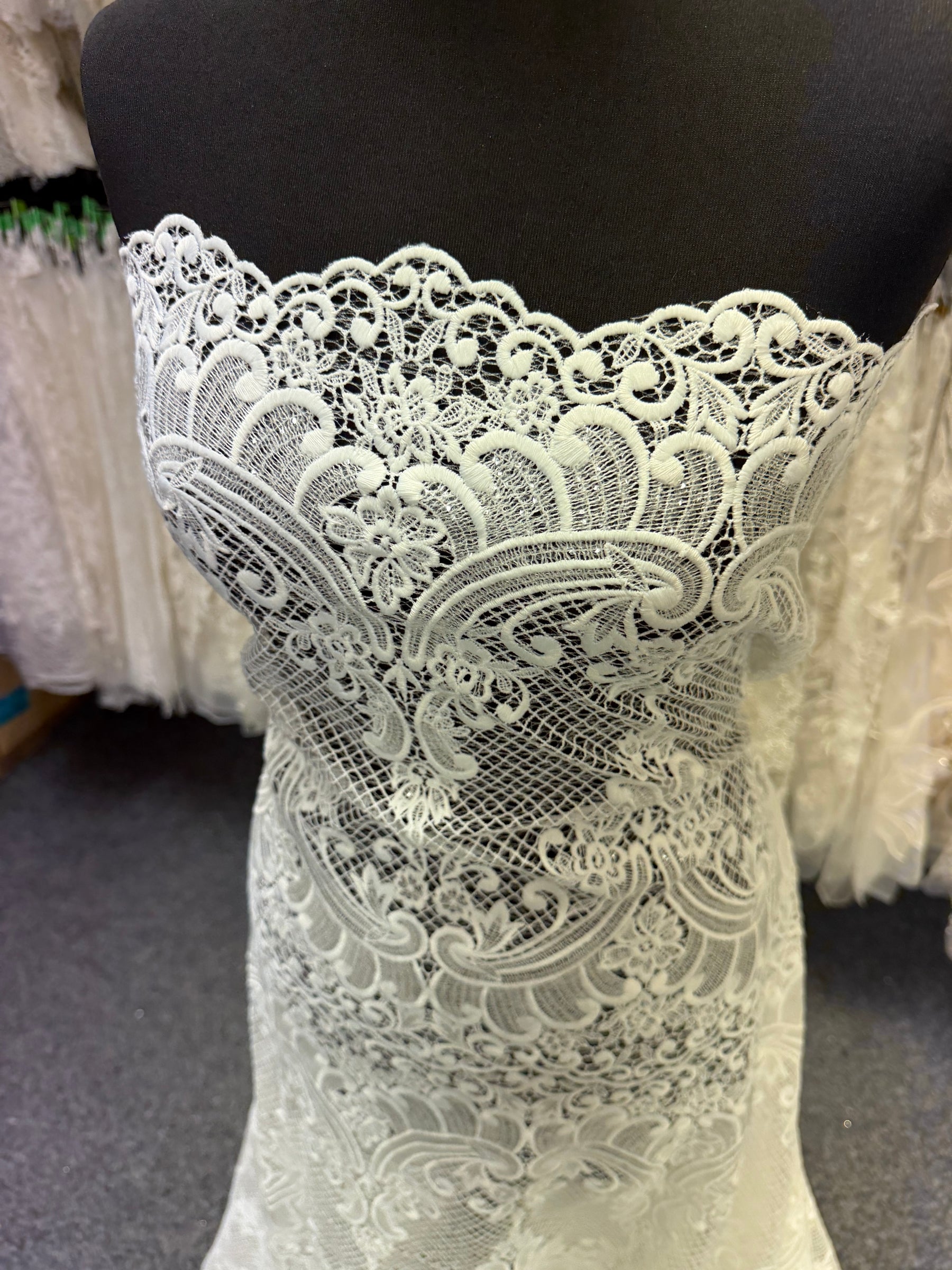 Ivory Sequin Guipure Lace - LB4002