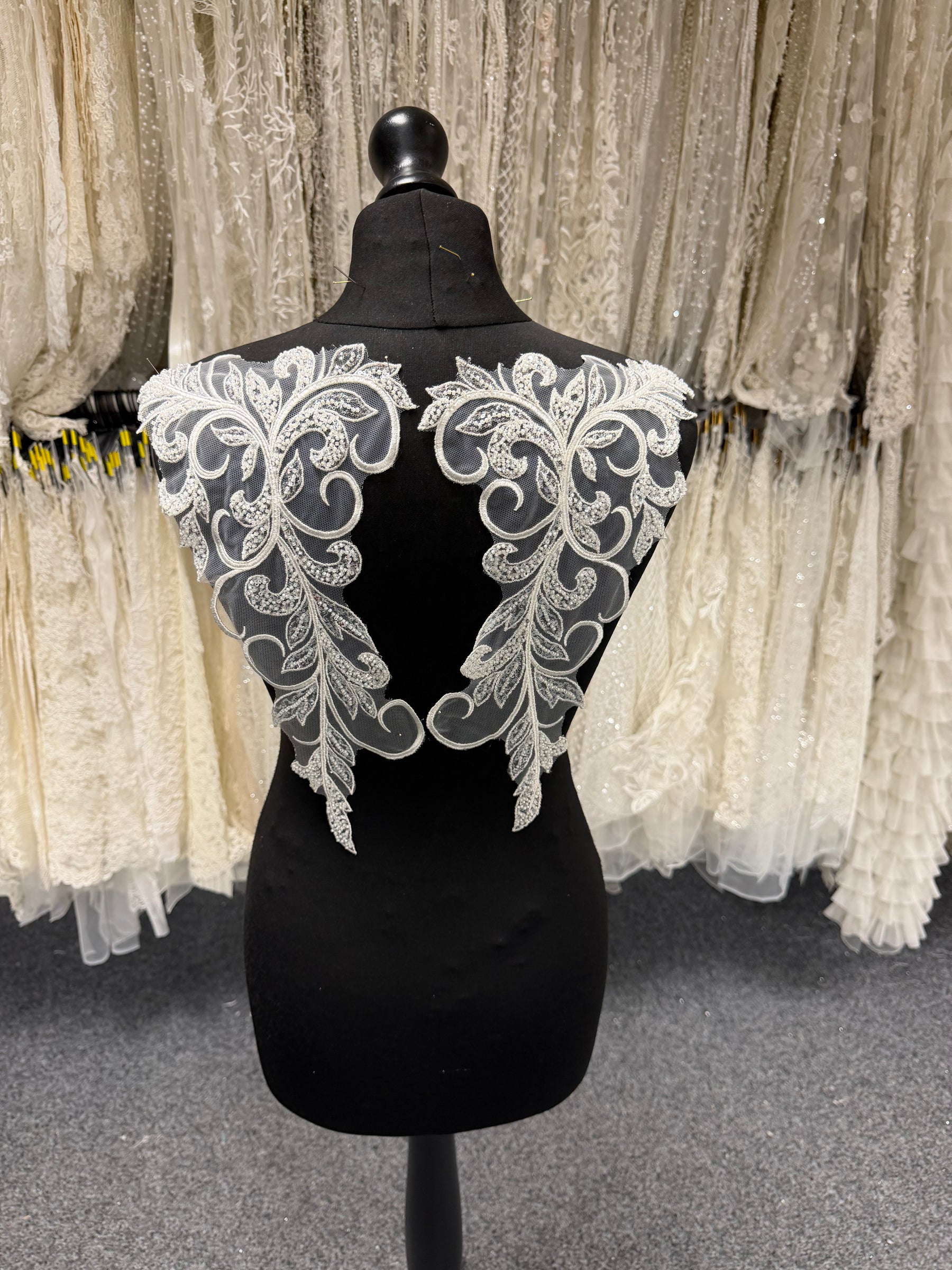 Ivory Beaded Motif - MT4002
