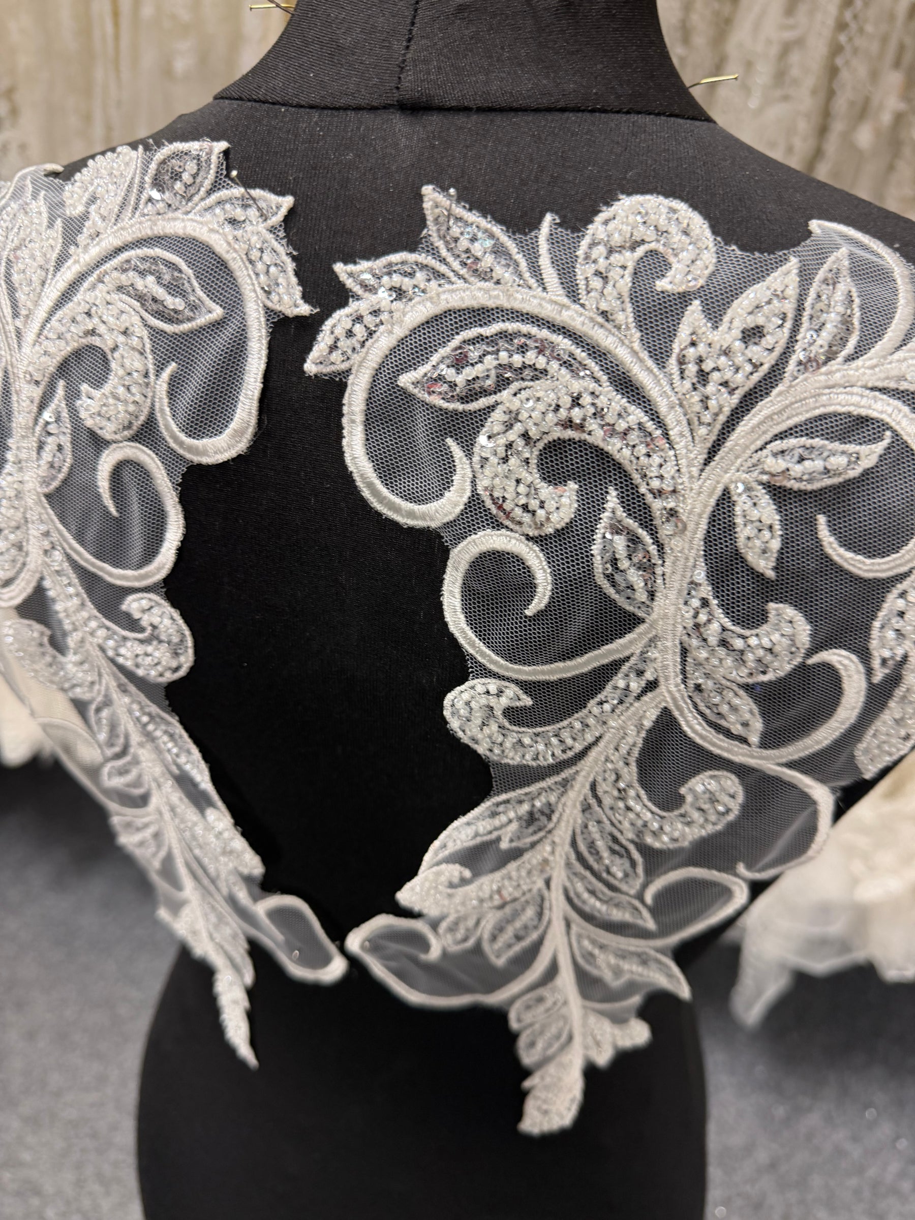 Ivory Beaded Motif - MT4002