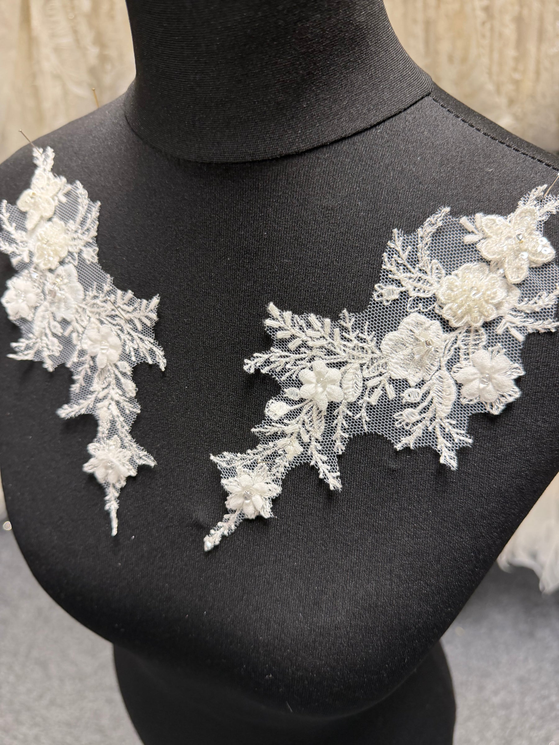 Ivory 3D Beaded Motif - MT4013