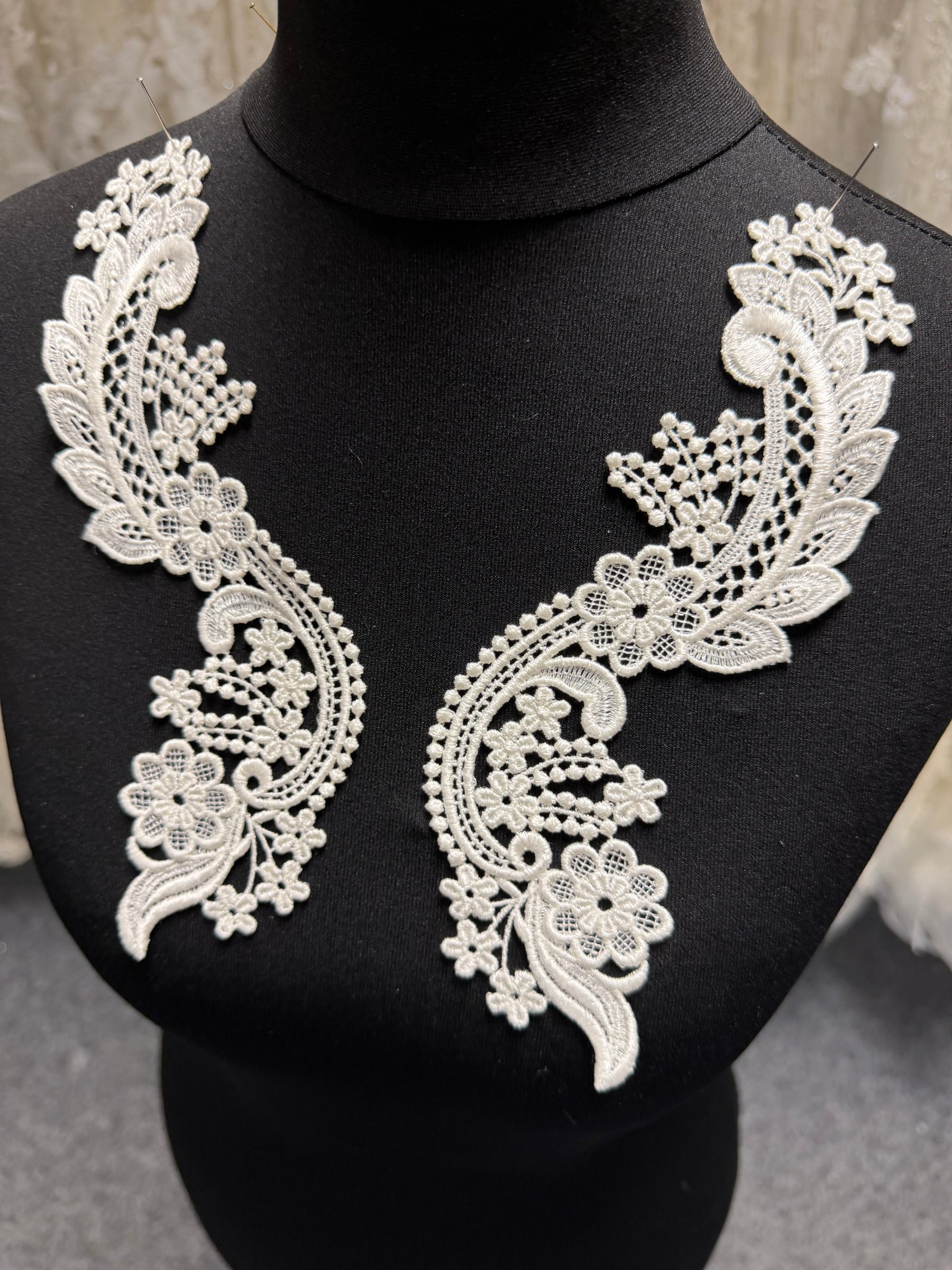 Ivory Guipure Motif - MT8005