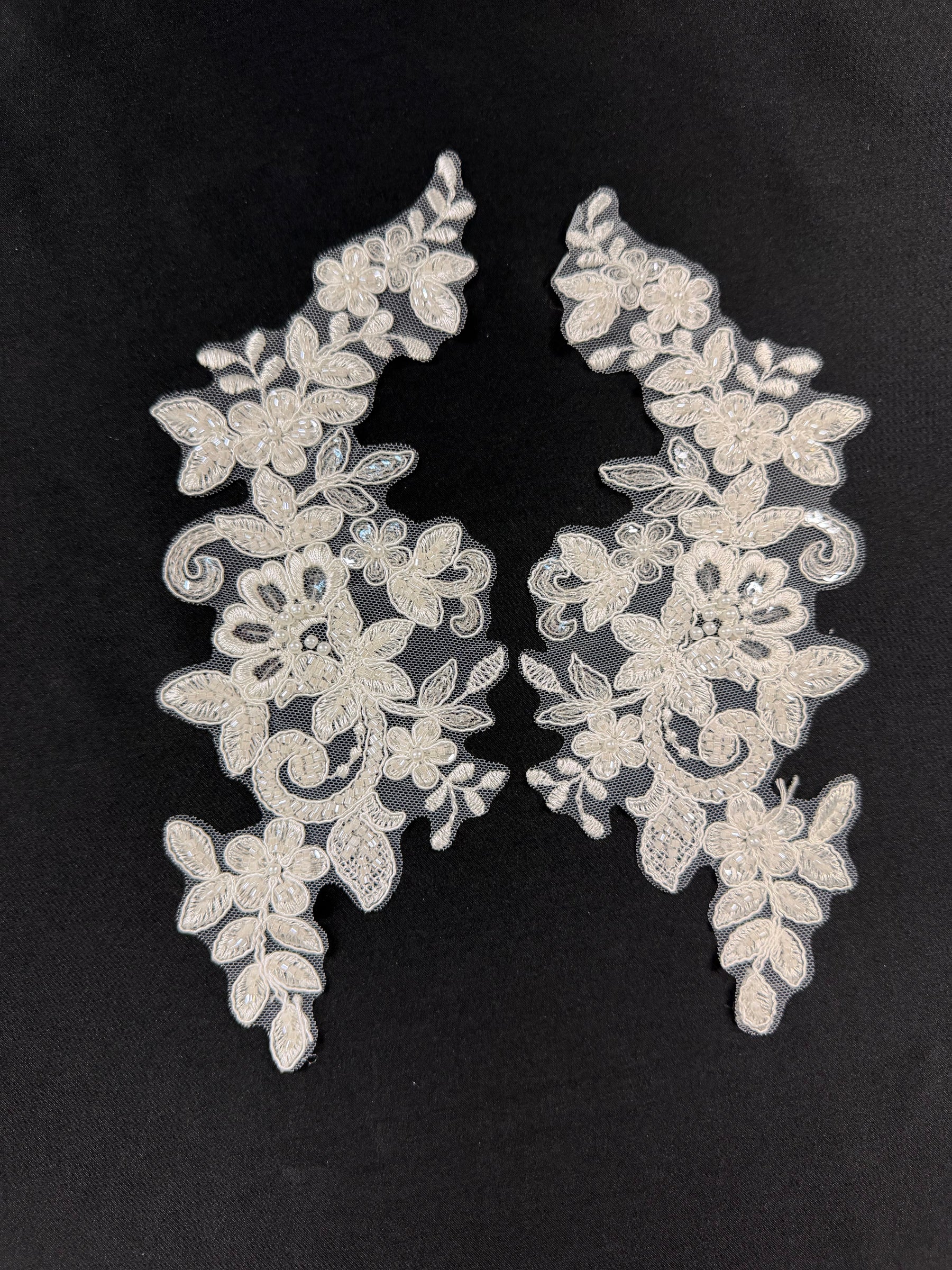 Ivory Beaded Motif - MT4017