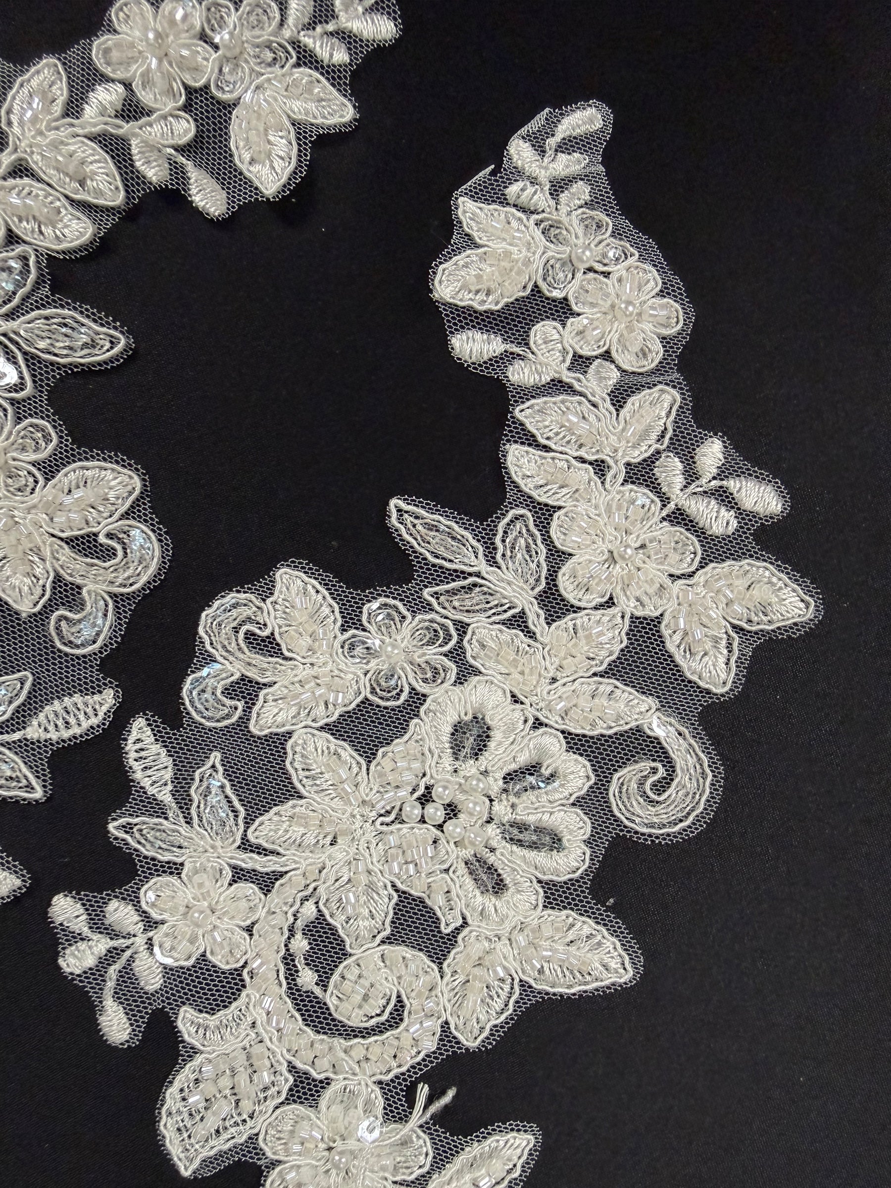 Ivory Beaded Motif - MT4017