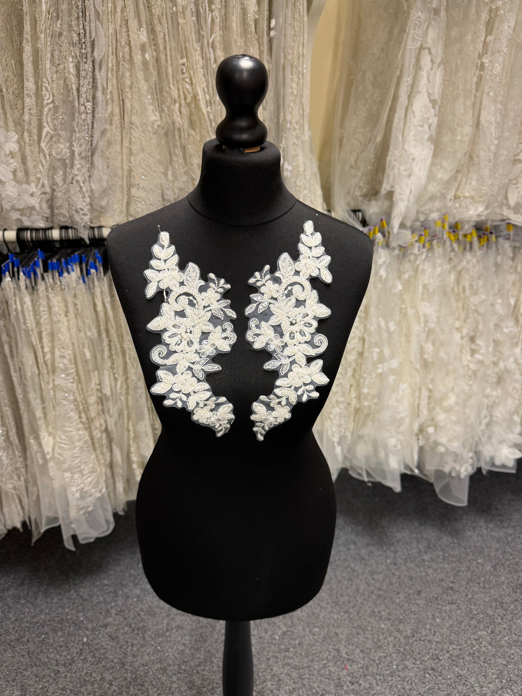 Ivory Beaded Motif - MT4017