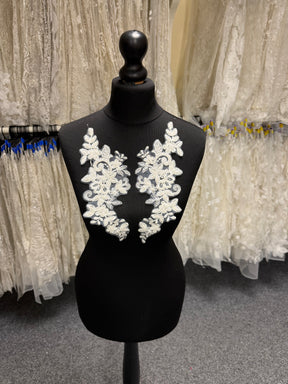 Ivory Beaded Motif - MT4017