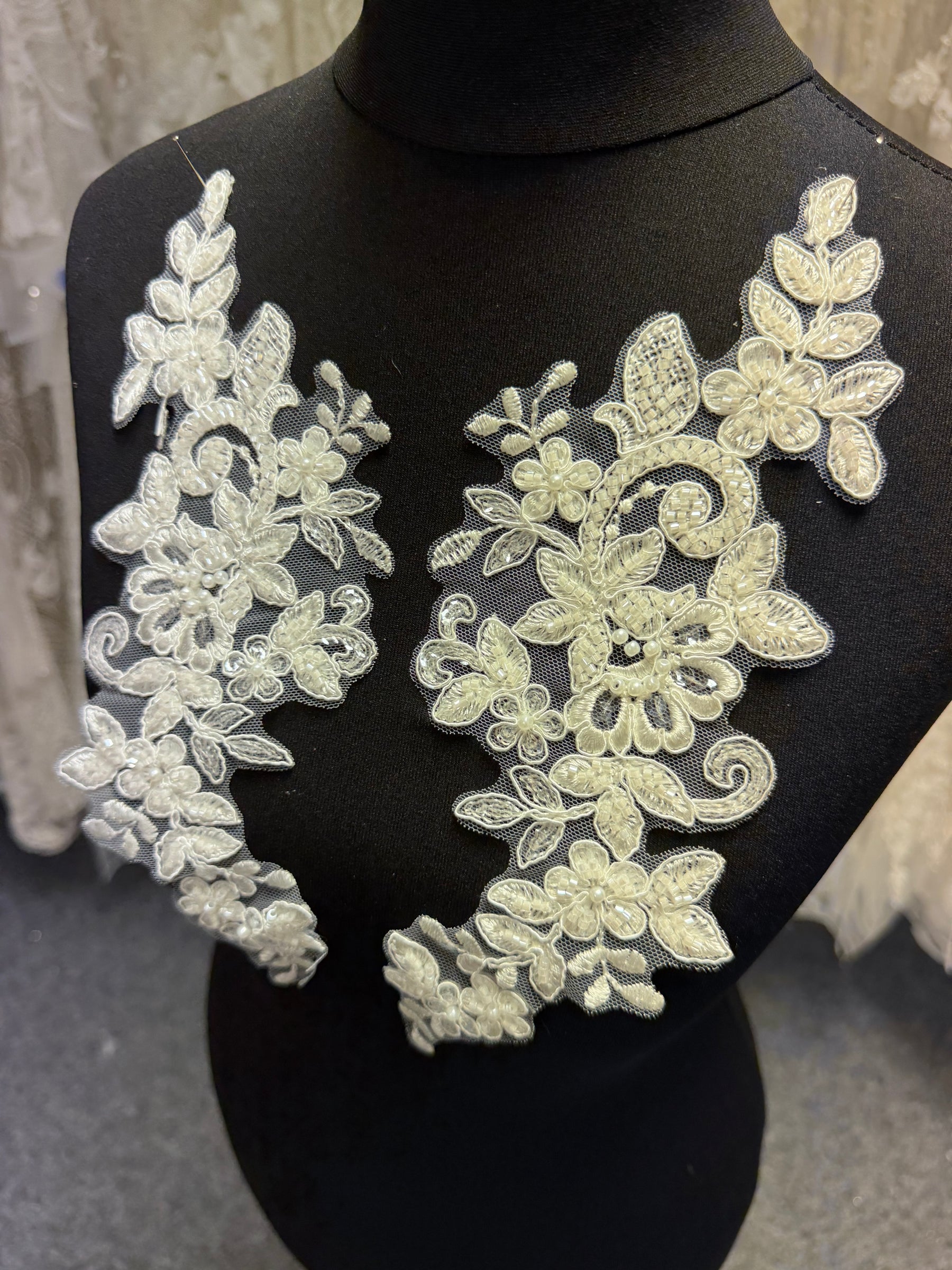 Ivory Beaded Motif - MT4017
