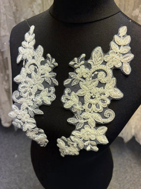 Ivory Beaded Motif - MT4017
