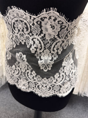 Pale Ivory Chantilly Lace Trim - Natasha