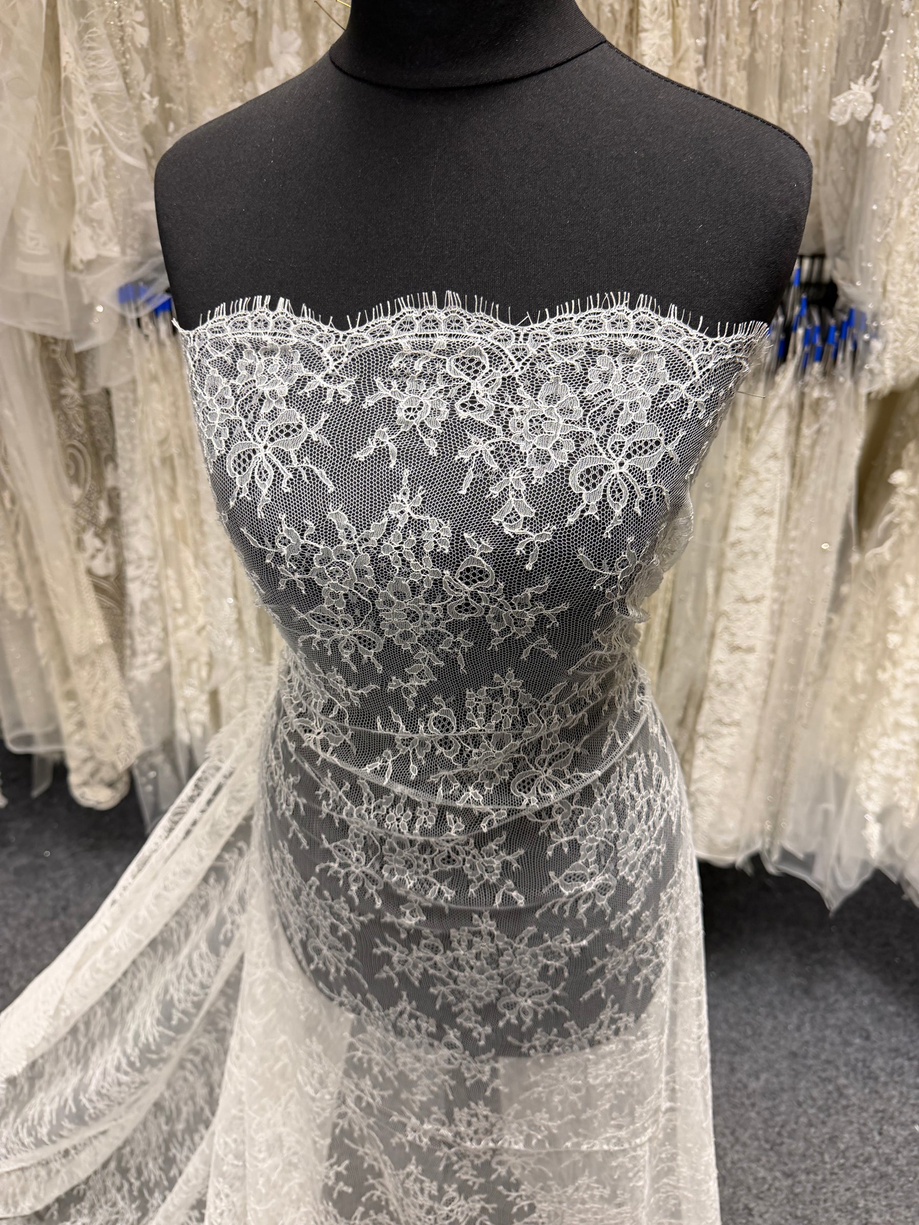 Ivory Chantilly Lace - Zubi