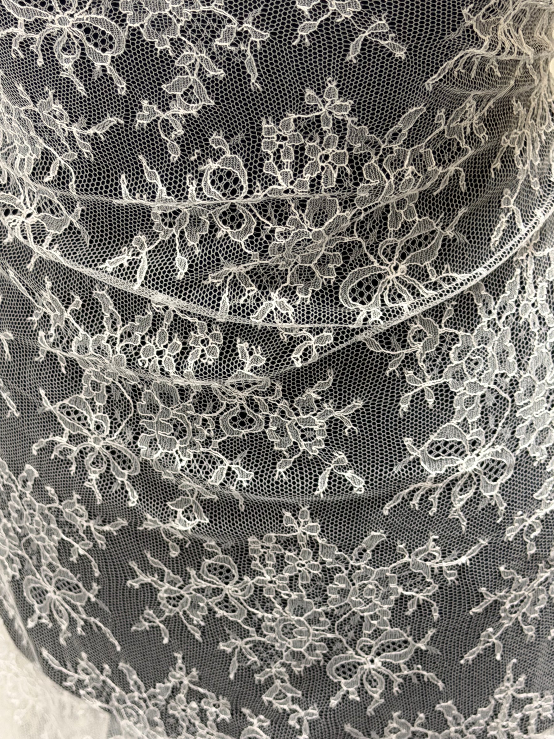 Ivory Chantilly Lace - Zubi
