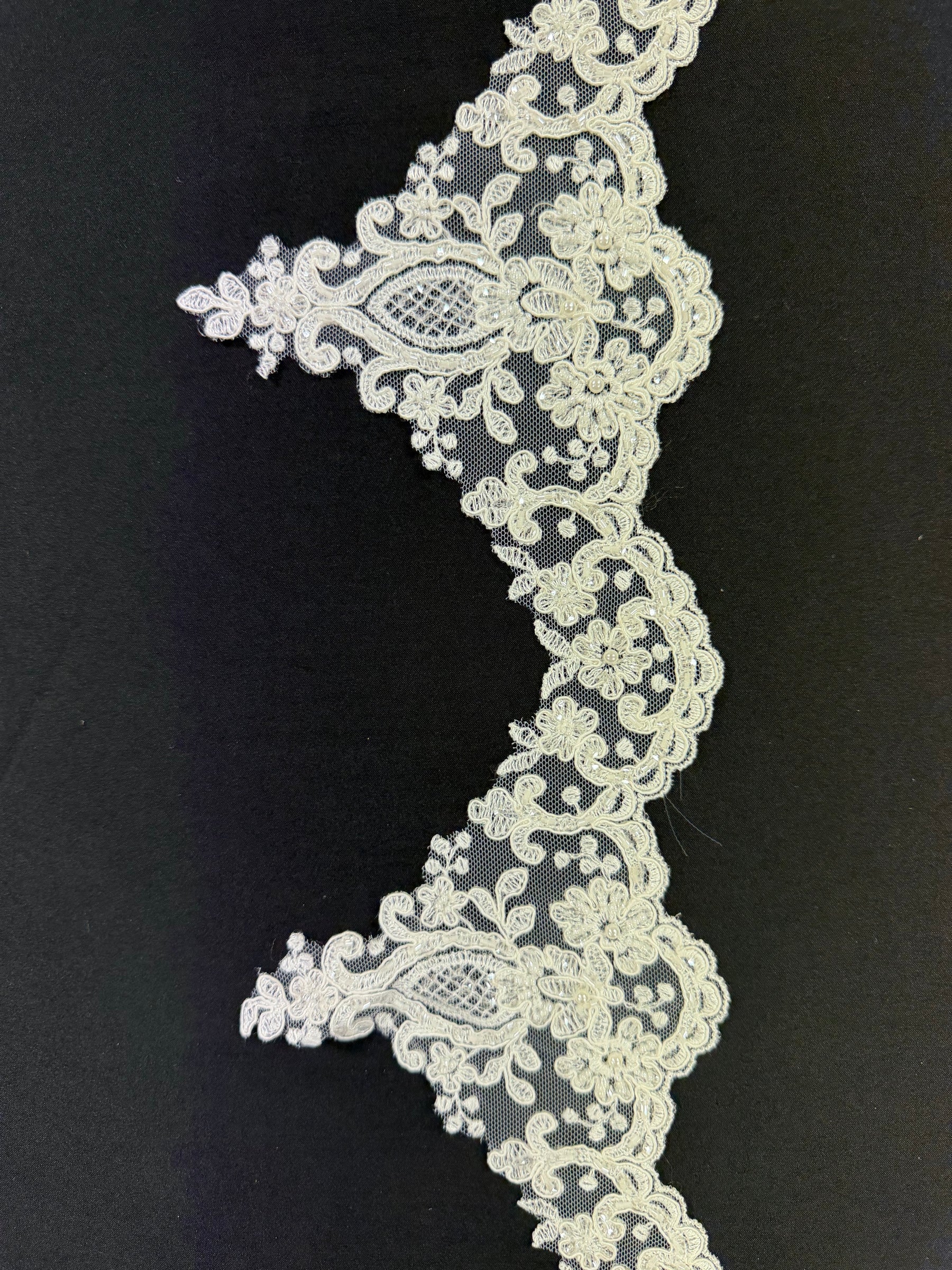 Ivory Corded Beaded Sequin Edging - T887