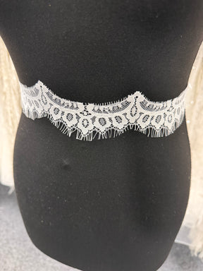 Ivory Lace Edging - T574