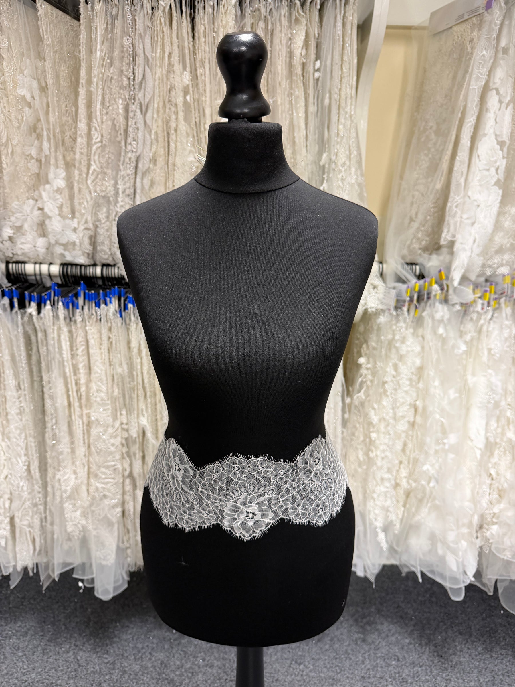 Ivory Raschel Lace Trim - T645